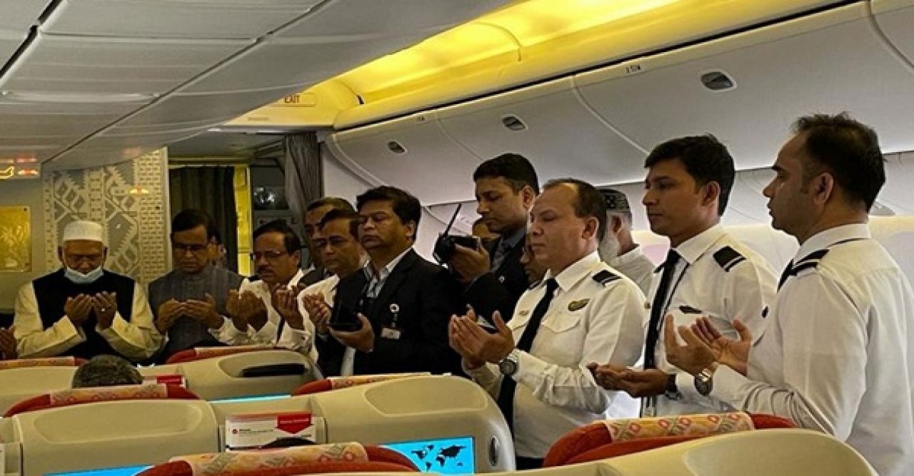 জেদ্দায় পৌঁছেছে হজের প্রথম ফ্লাইট